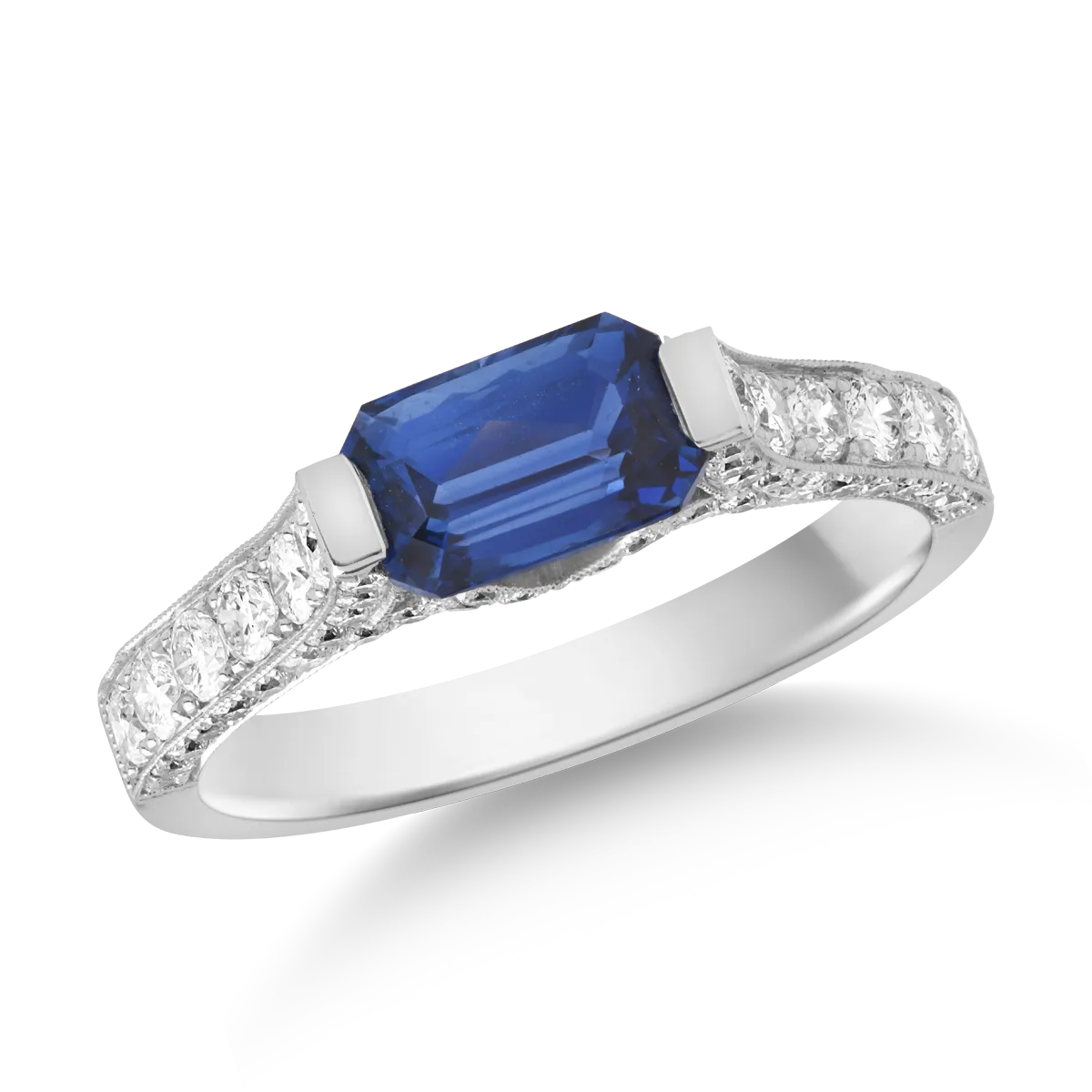 18Kt white gold ring with 1.46ct sapphire and 0.9ct diamonds