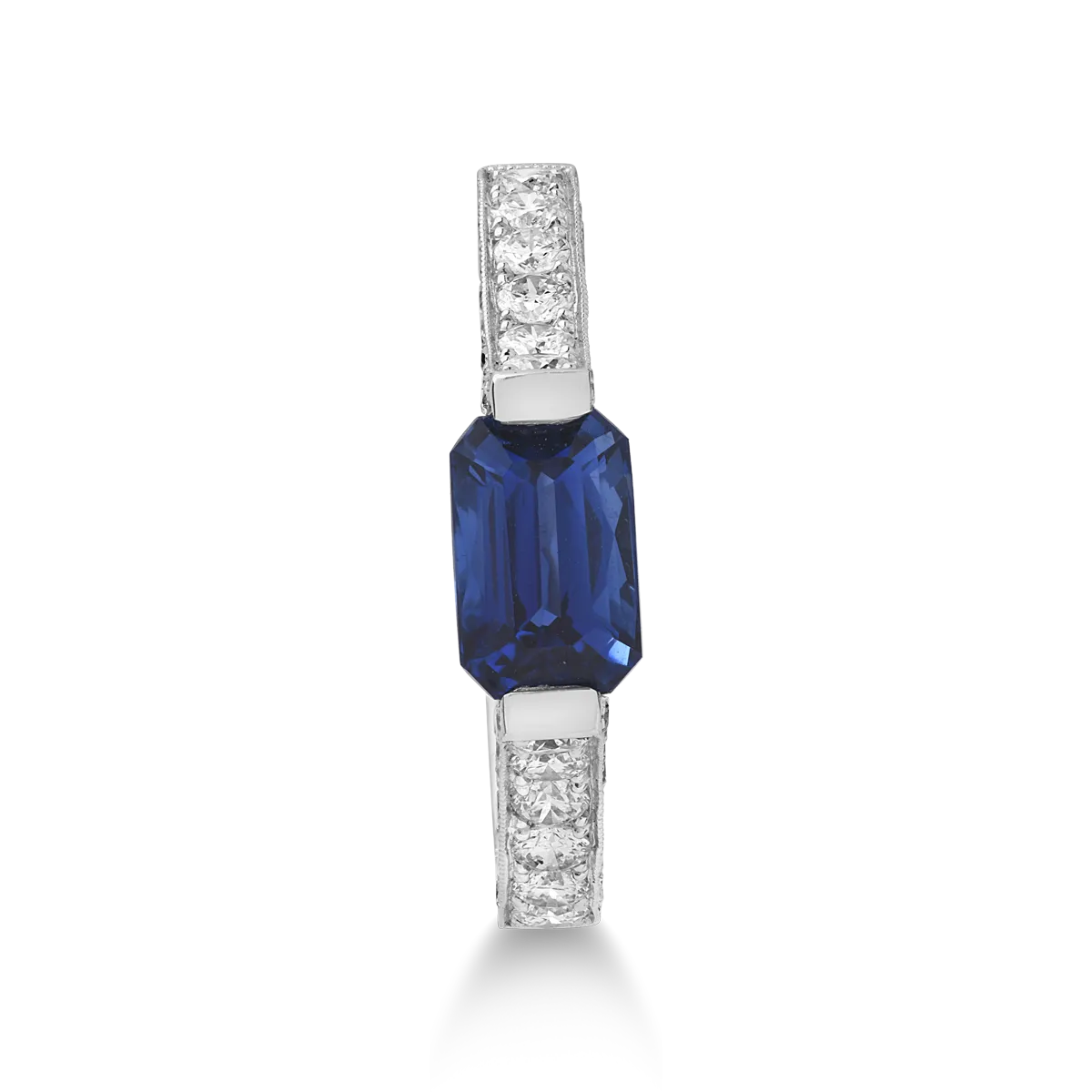 18Kt white gold ring with 1.46ct sapphire and 0.9ct diamonds