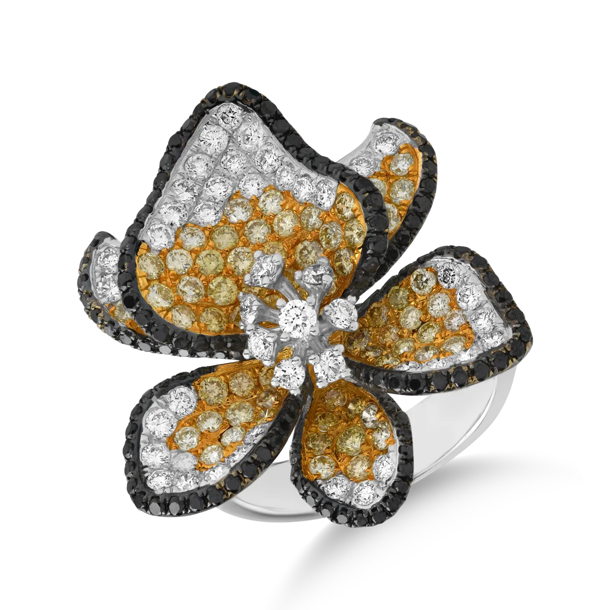 18K white gold flower ring with 2.97ct diamonds