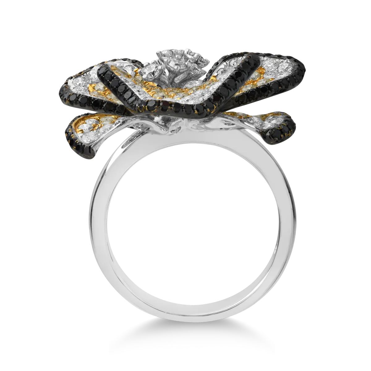 18K white gold flower ring with 2.97ct diamonds