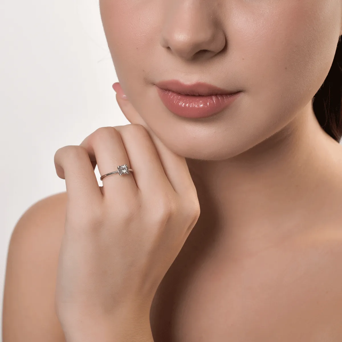 Inel din aur alb de 18K cu diamant de 0.18ct