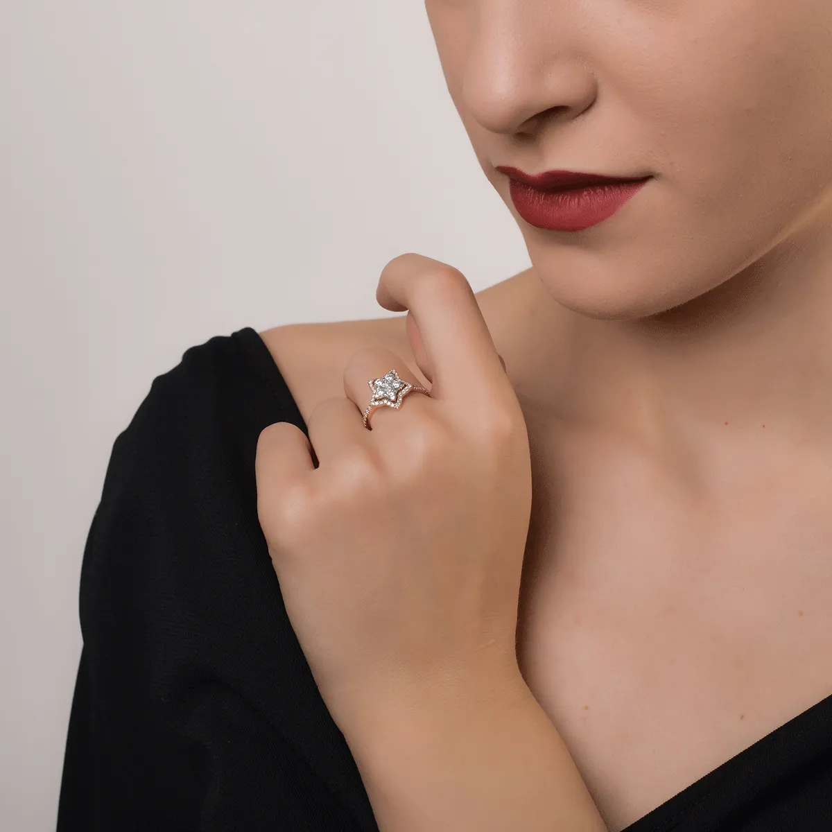 18K rose gold star ring with 0.6ct diamonds
