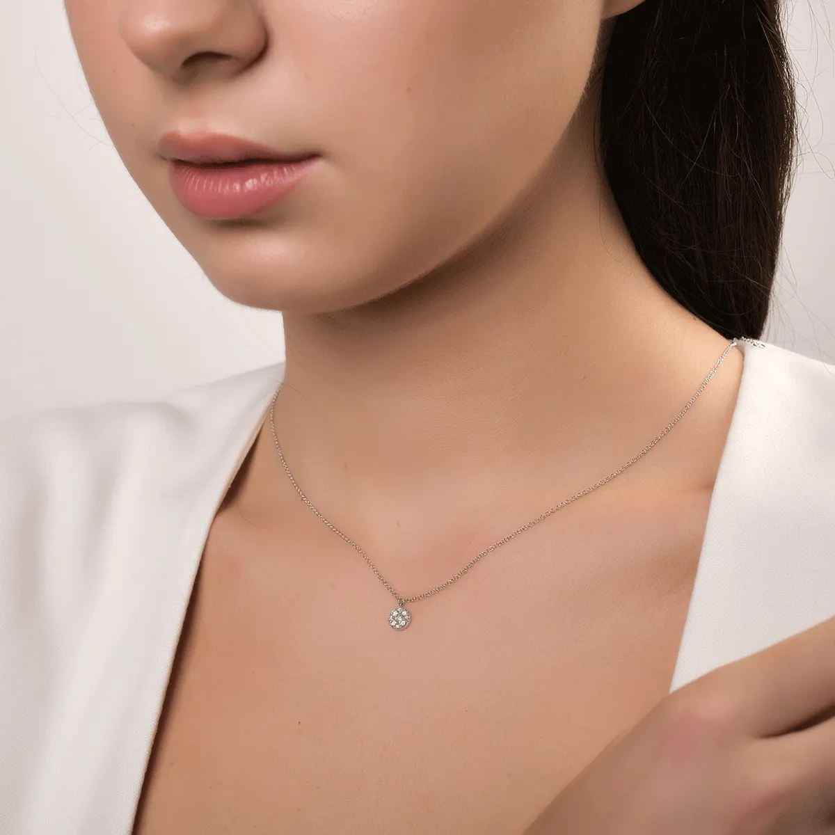 Lant cu pandantiv din aur alb cu diamante de 0.23ct