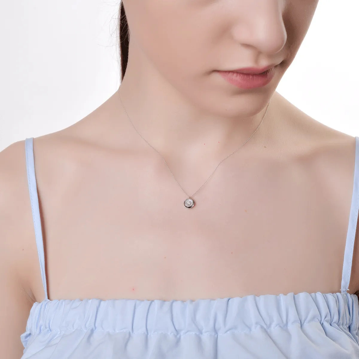 Колие от бяло злато от 18K с диаманти от 0.17гкт