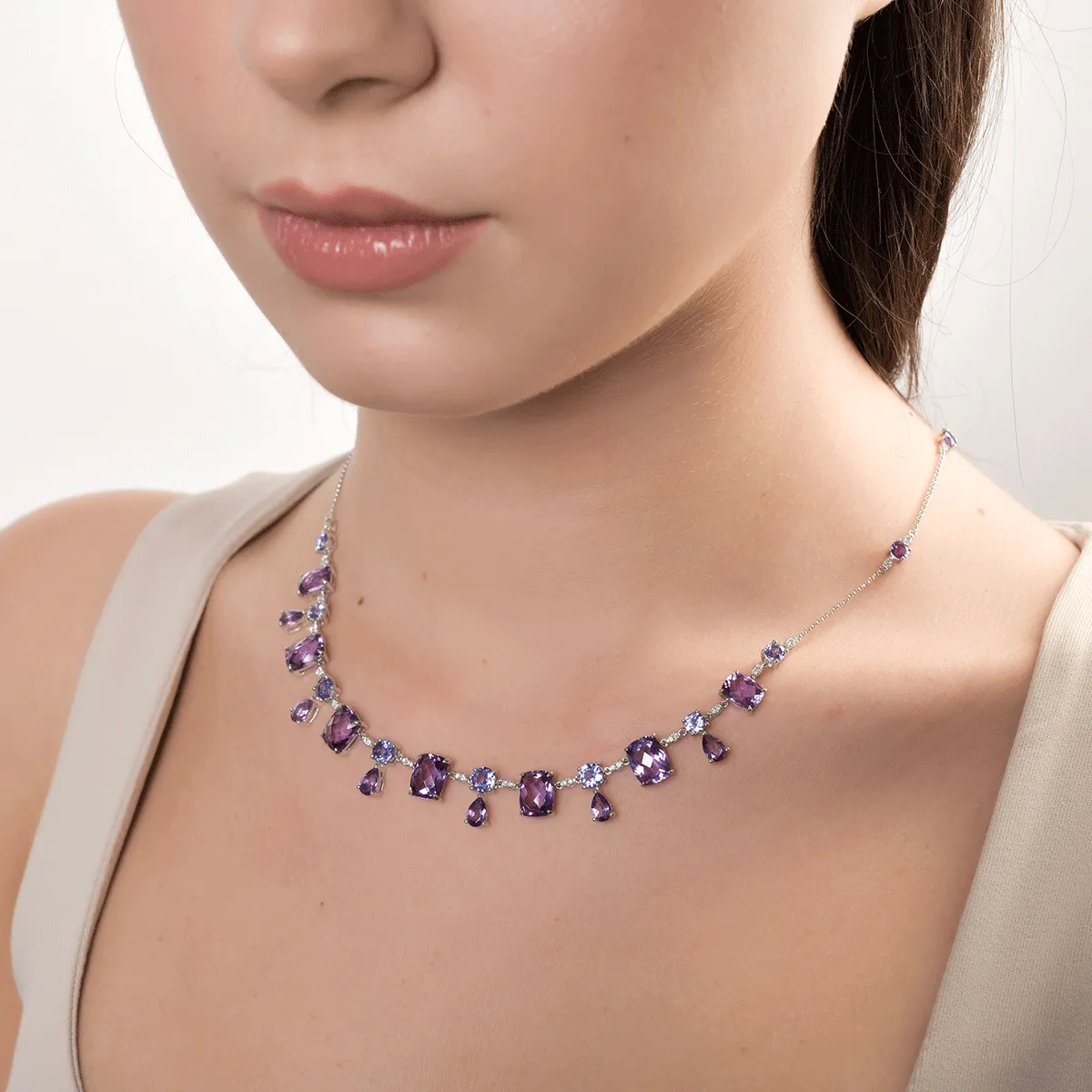 Colier din aur alb de 18K cu pietre pretioase si semipretioase de 20.71ct