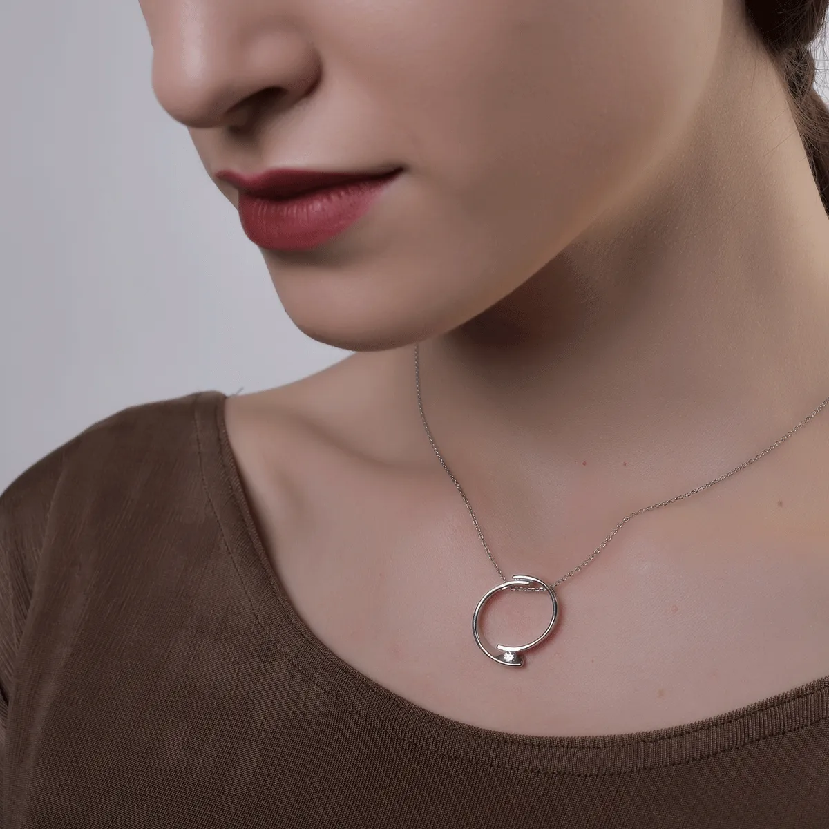 Pandantiv din aur alb de 18K cu diamant de 0.09ct
