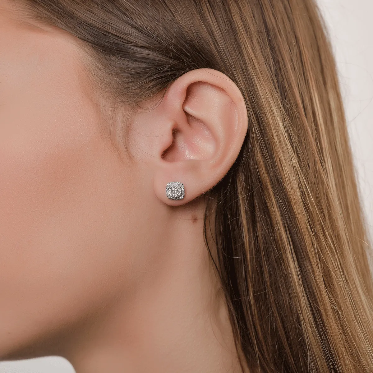 18K white gold earrings with 0.542ct diamonds