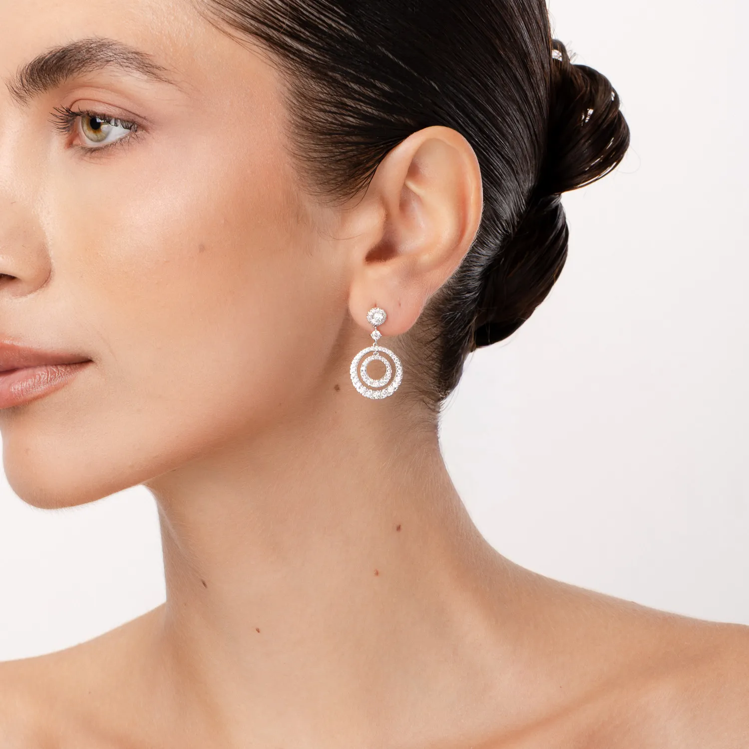 Cercei din aur alb cu diamante de 2.035ct