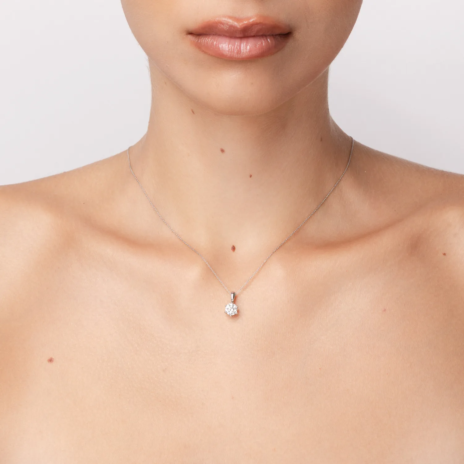 Lant cu pandantiv din aur alb cu diamant de 1ct