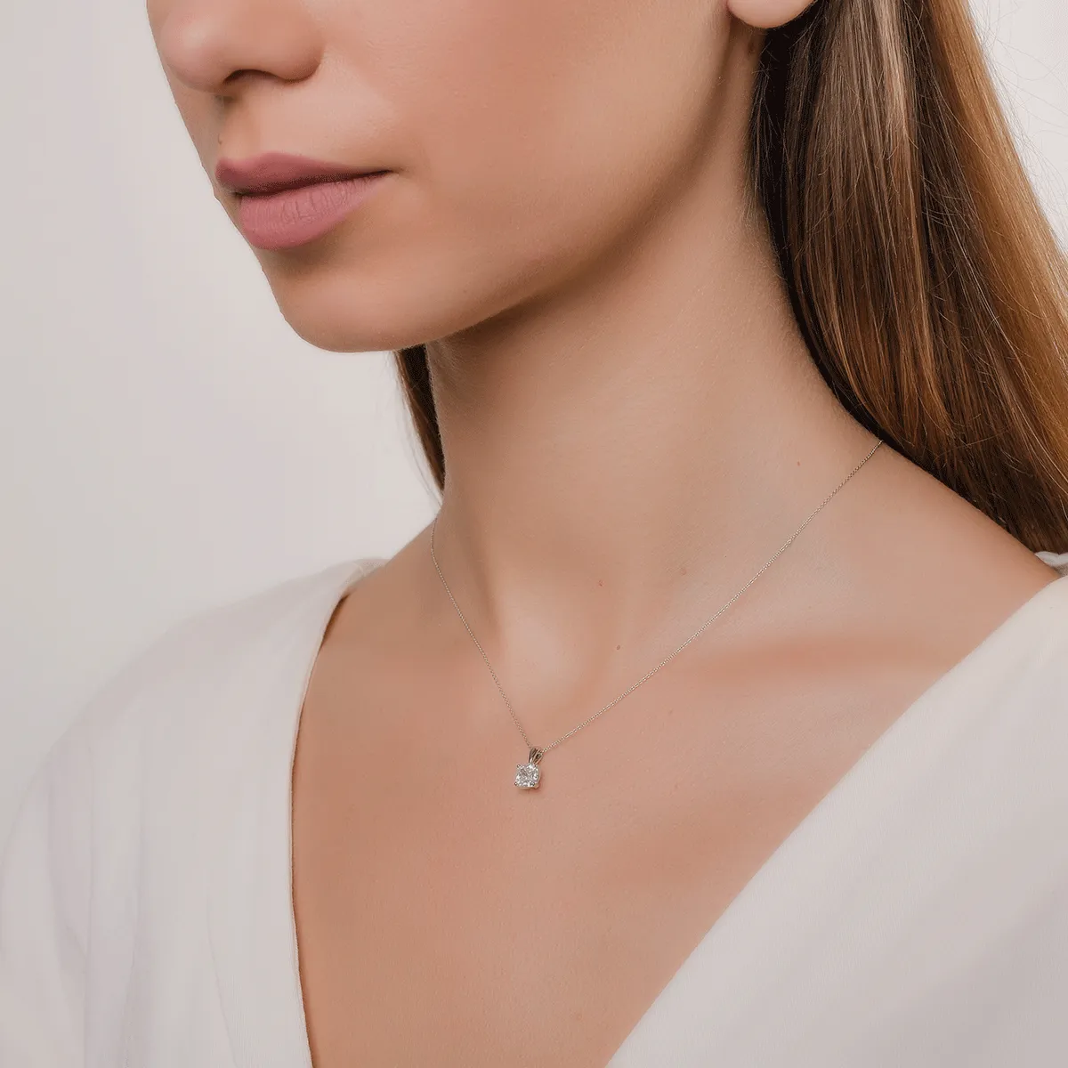 Lant cu pandantiv din aur alb de 18K cu diamant de 1.03ct