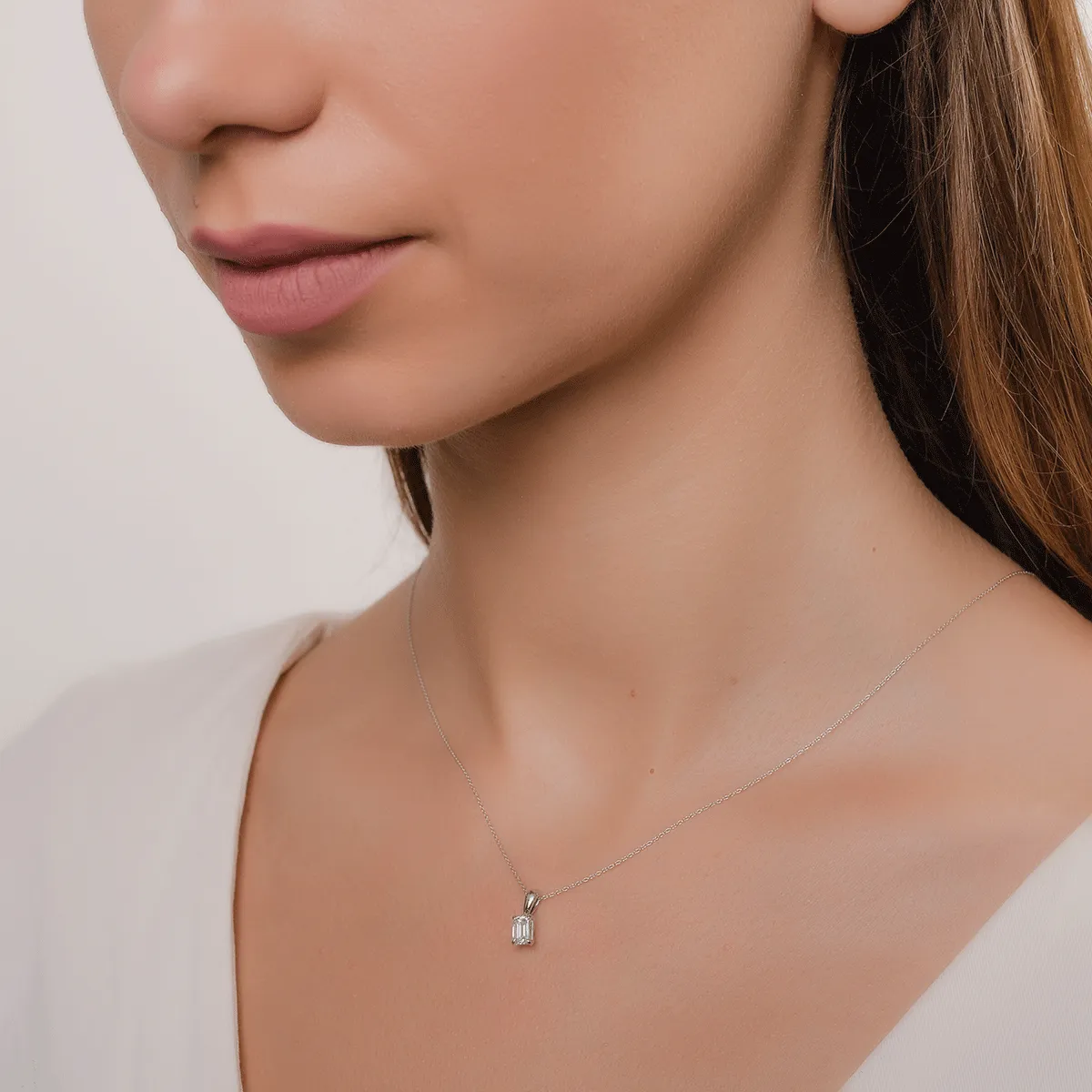 Верижка с висулка от бяло злато 18К с диамант 0.61гкт