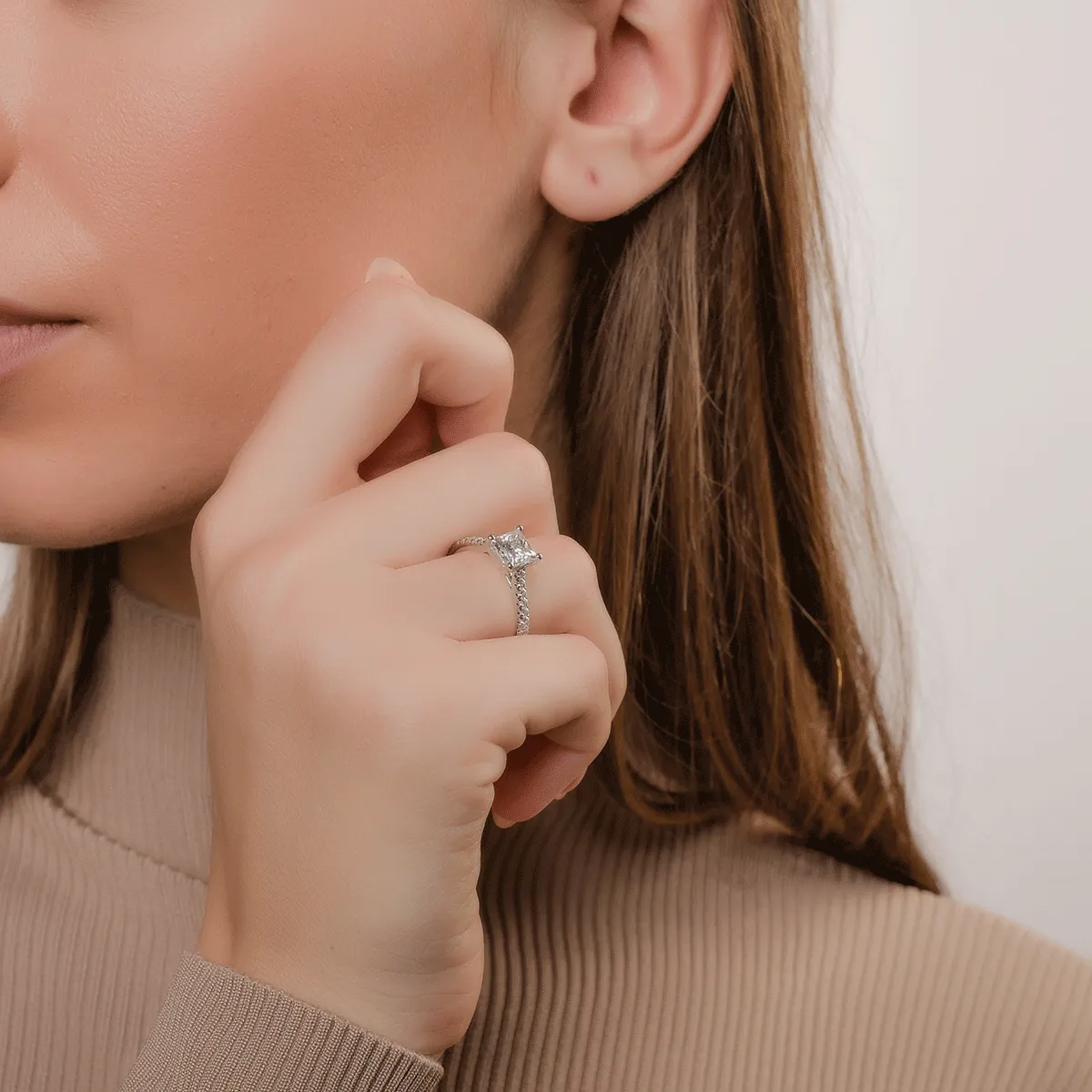 18k fehér arany eljegyzési gyűrű 1.5ct gyémánt és gyémánt 0.33ct
