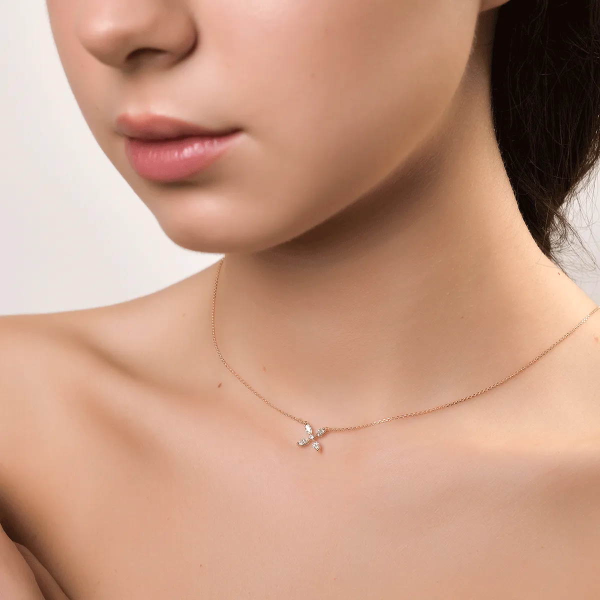 Lant cu pandantiv din aur roz de 14K cu diamante de 0.33ct