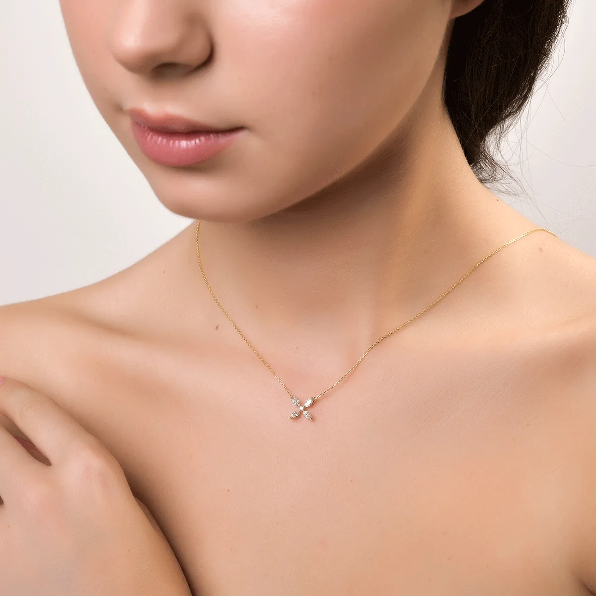 14K yellow gold pendant necklace with 0.32ct diamonds