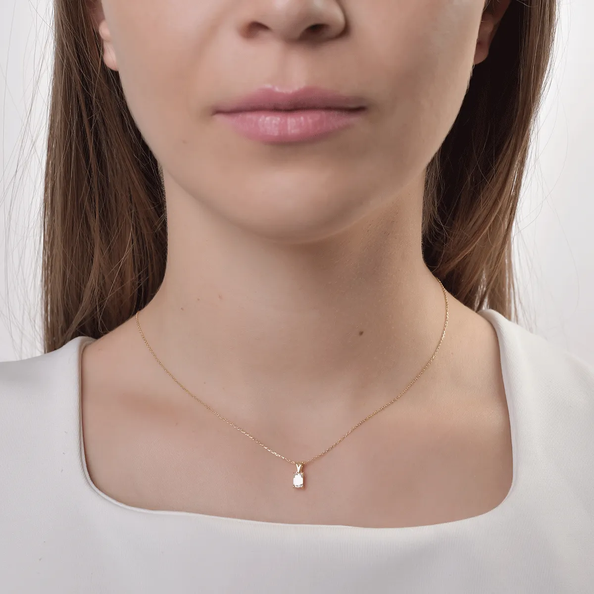 18K yellow gold pendant necklace with 0.3ct diamond