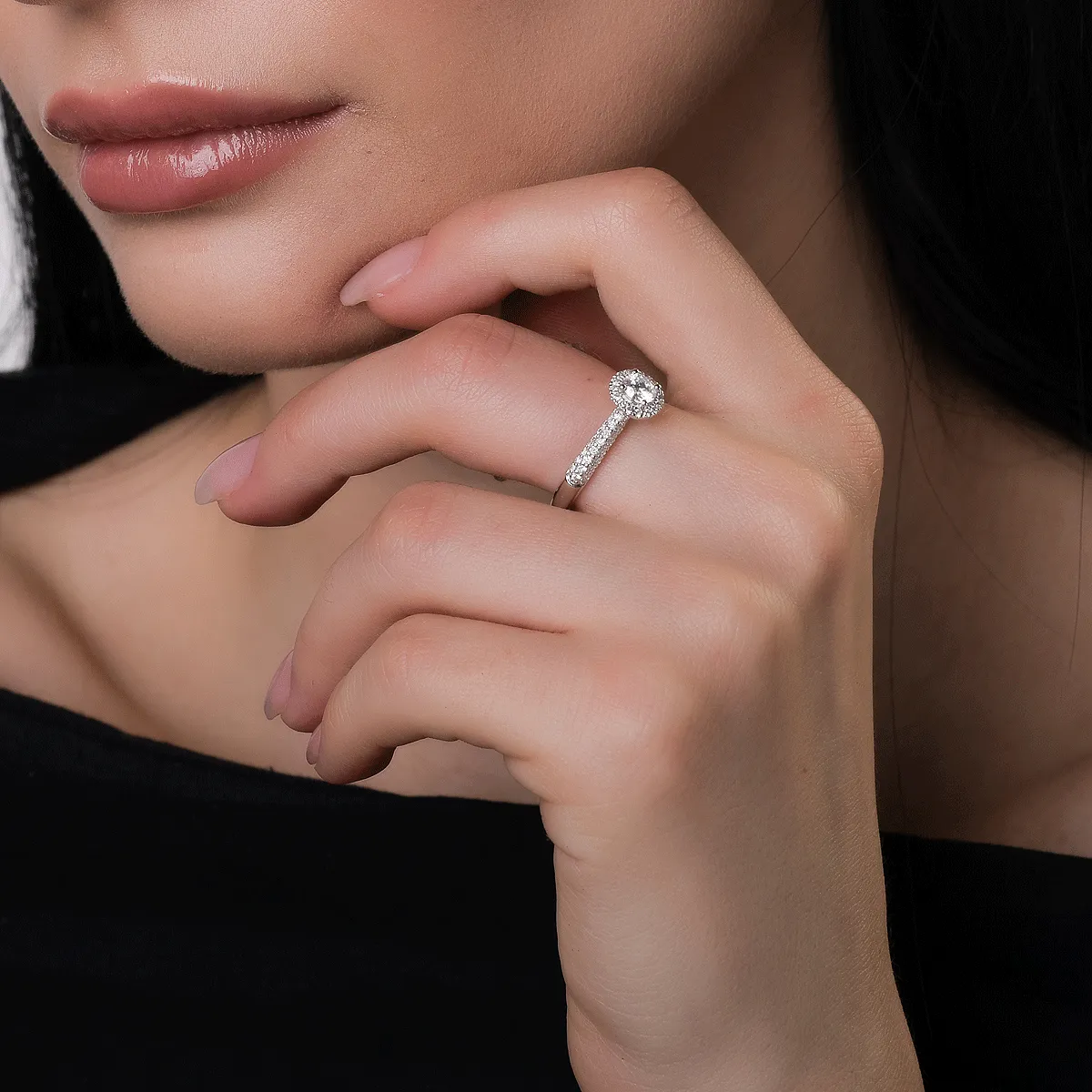 Inel de logodna din aur alb de 18K cu diamant de 0.29ct si diamante de 0.42ct