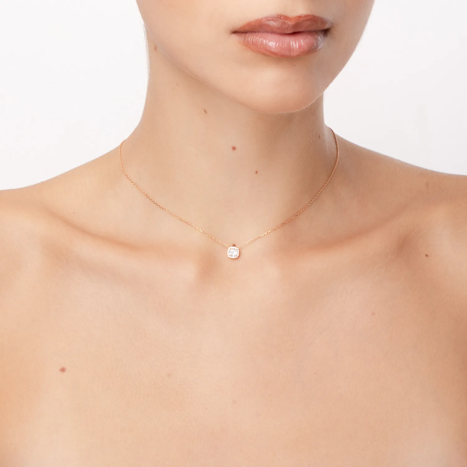 Rose gold pendant necklace with zirconia