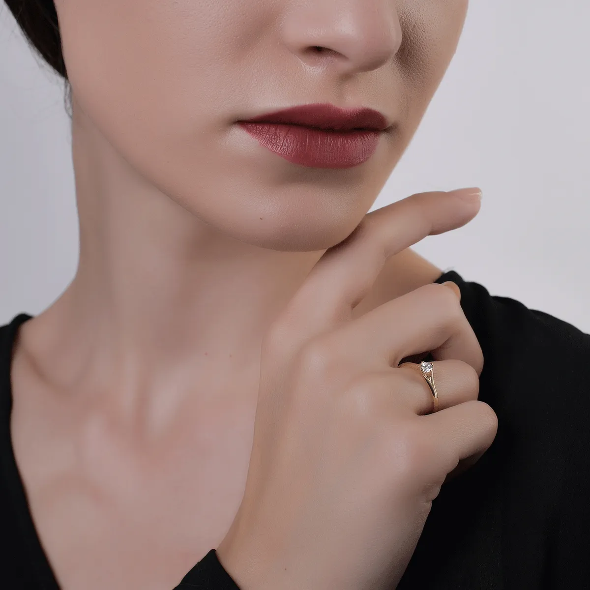 Pierścionek zaręczynowy z żółtego 18K złota z brylantem 0.2ct