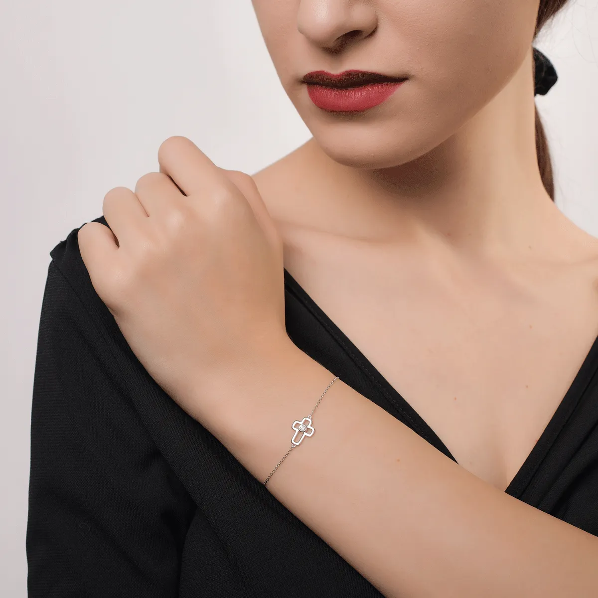 Bransoletka z białego 14K złota z diamentem o masie 0.07ct