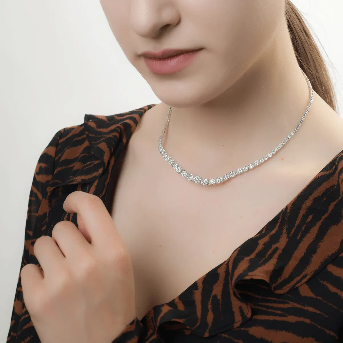 Colier tennis din aur alb cu diamante de 3ct