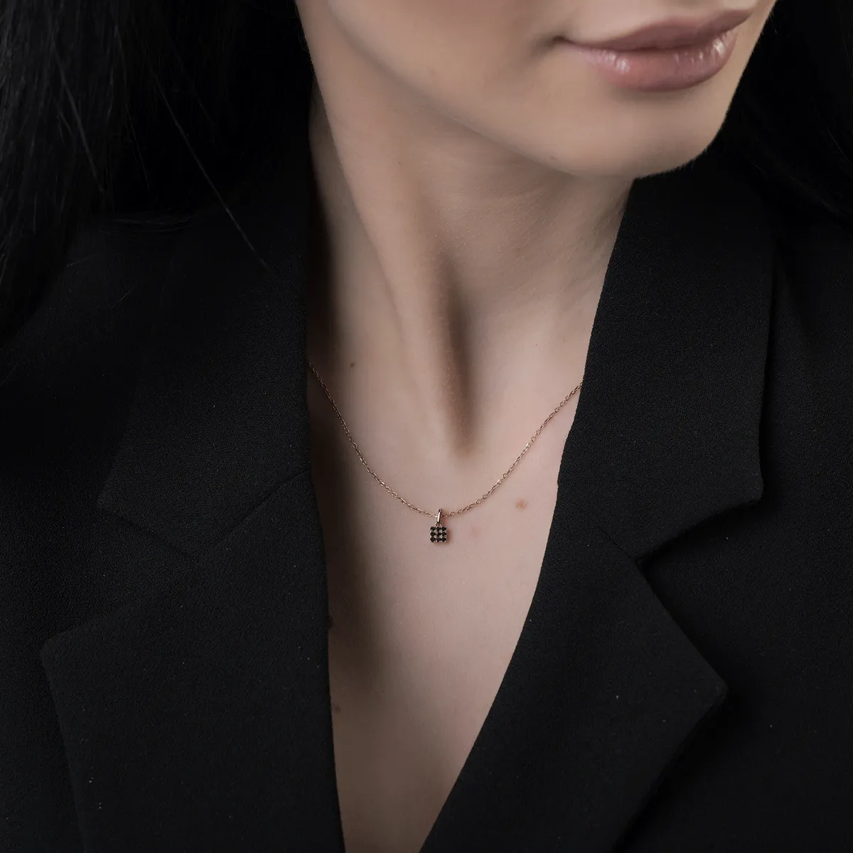 14K медальон от розово злато с черни диаманти от 0.07ct