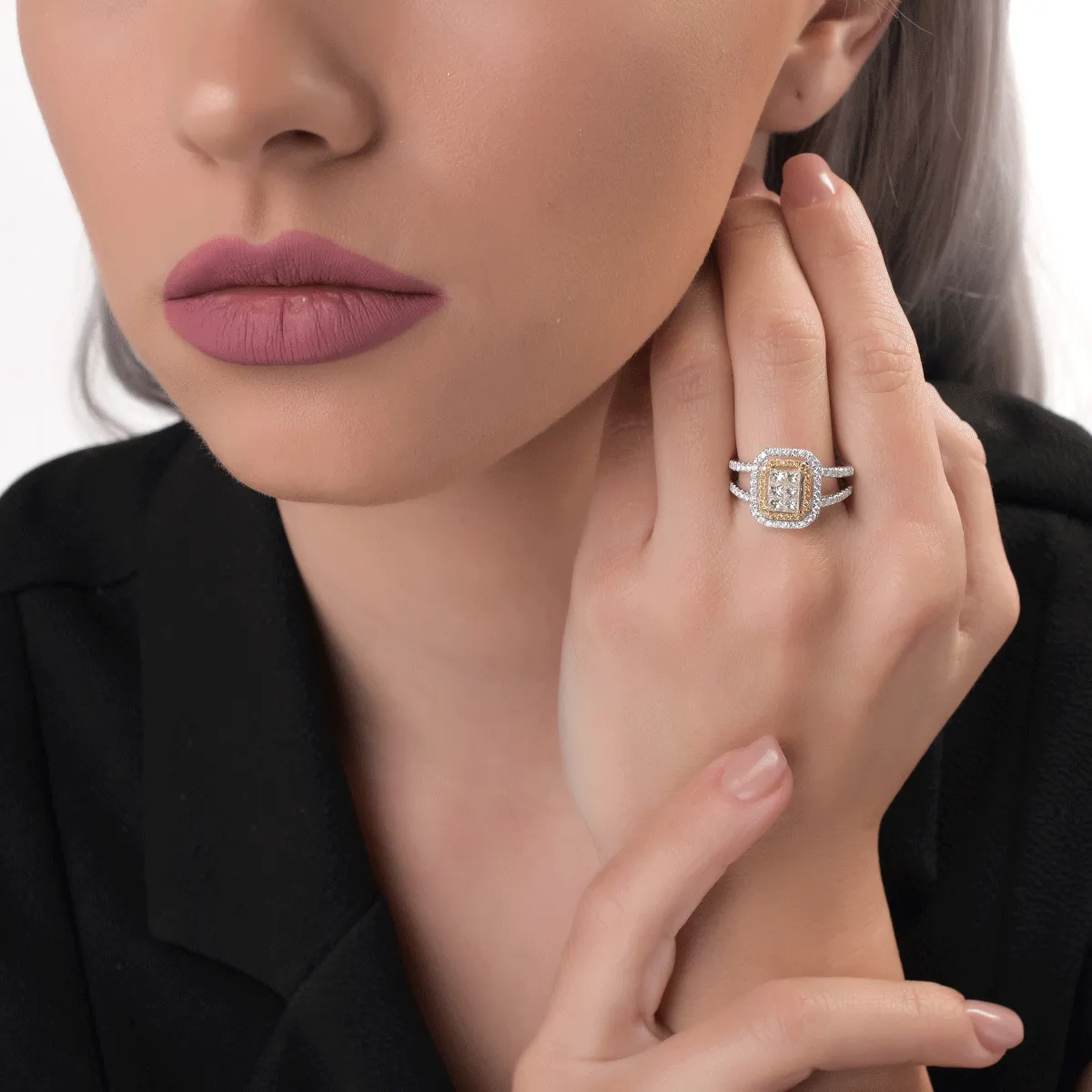 Fehér-sárga arany gyűrű 1.01ct gyémántokkal