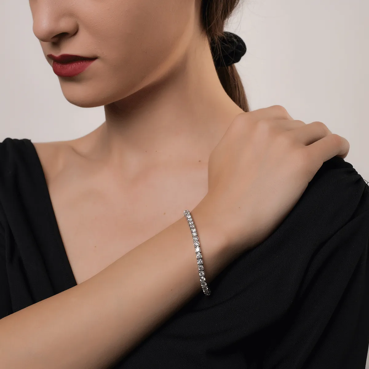 Tenisz fehér 18k arany karkötő, gyémántok 6,85ct