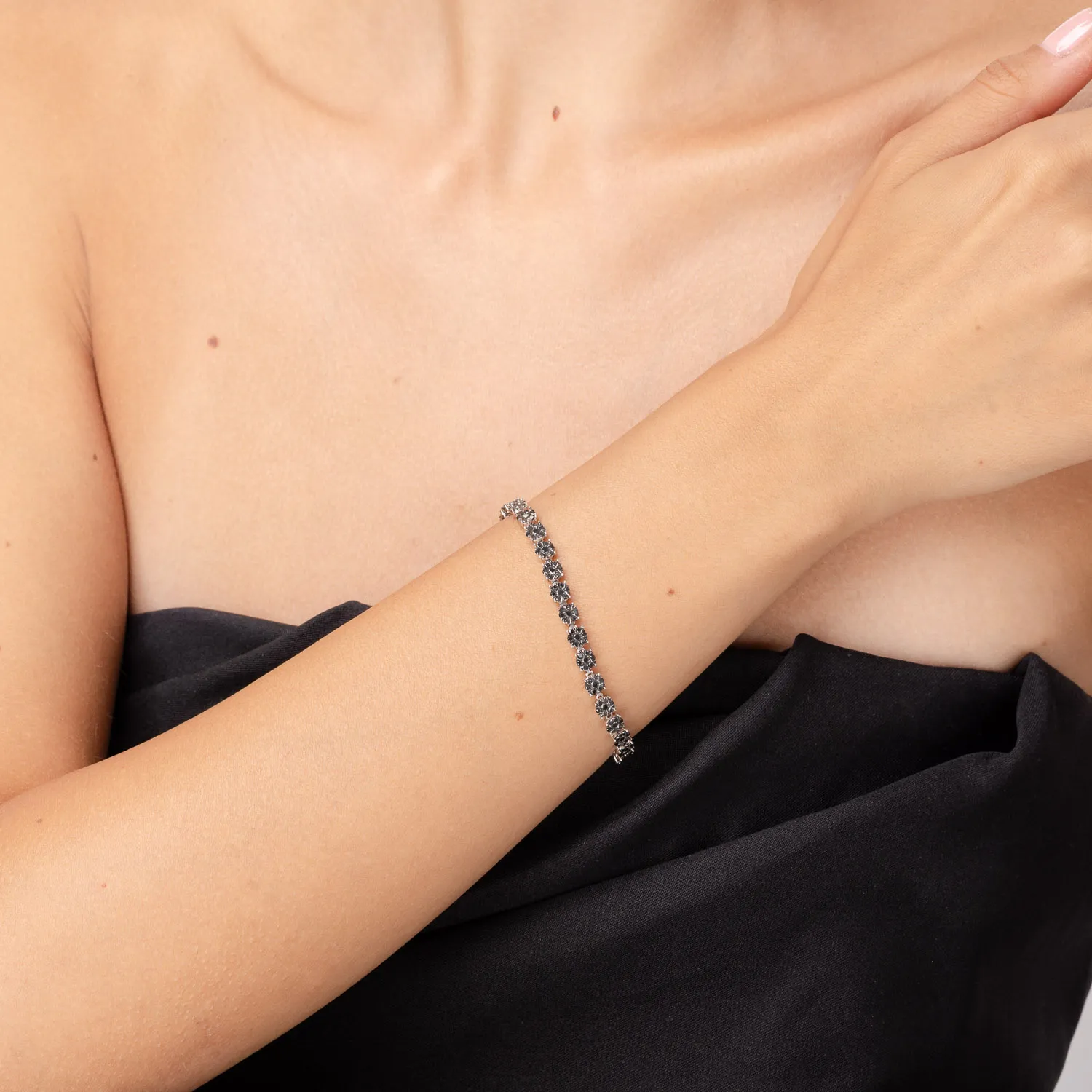 Bransoletka tenisowa z białego złota 18K z czarnymi diamentami 3.306ct