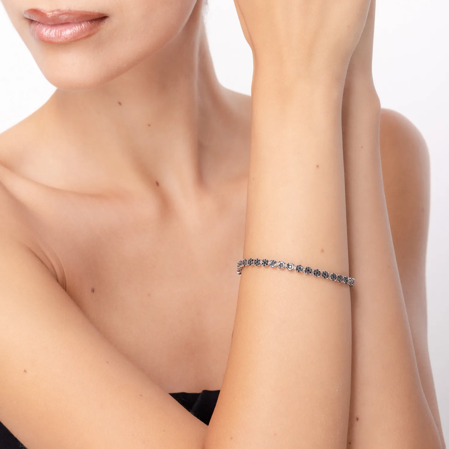 Bransoletka tenisowa z białego 18K złota z czarnymi diamenty 3.021ct