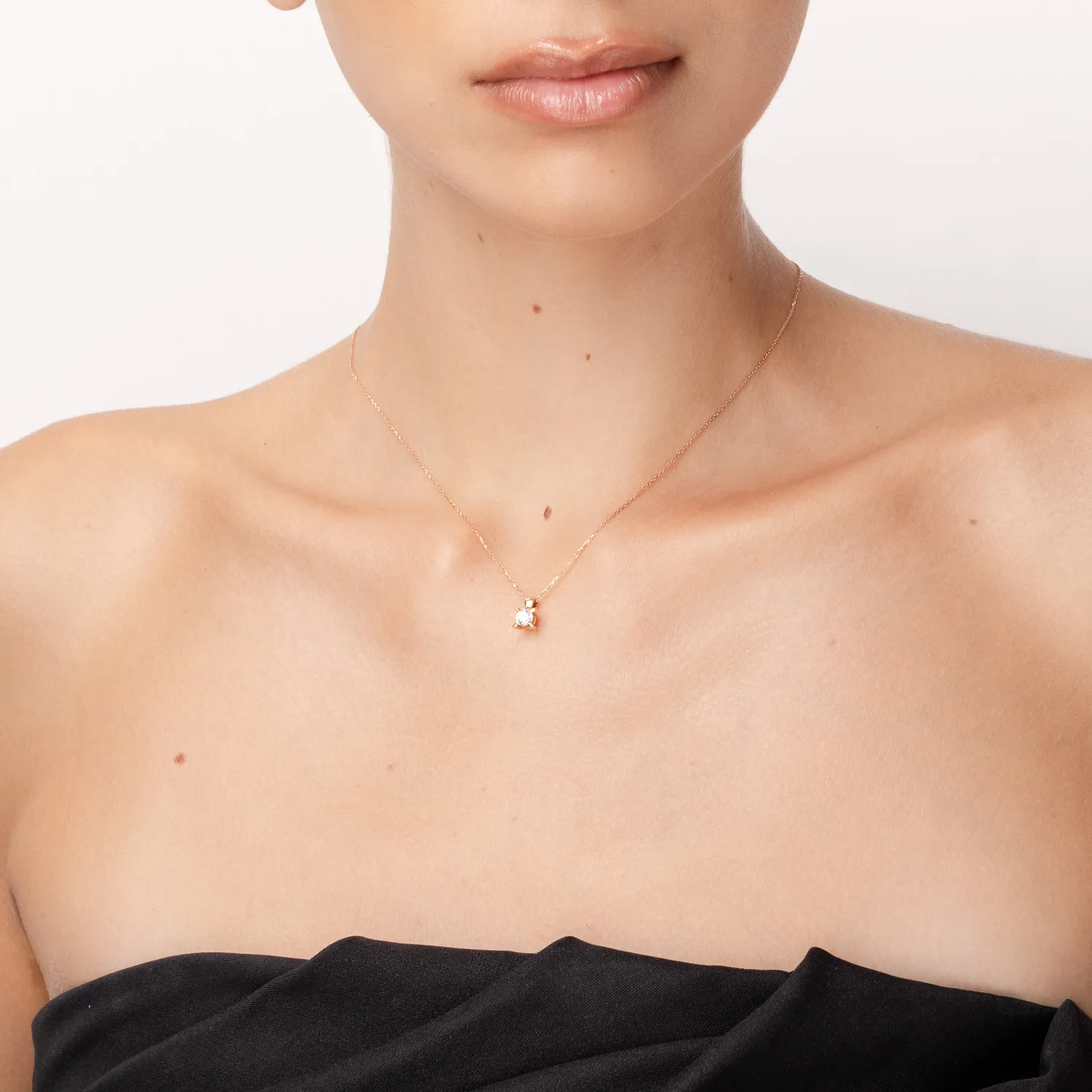 18K rose gold necklace with pendant with diamond of 0.8ct