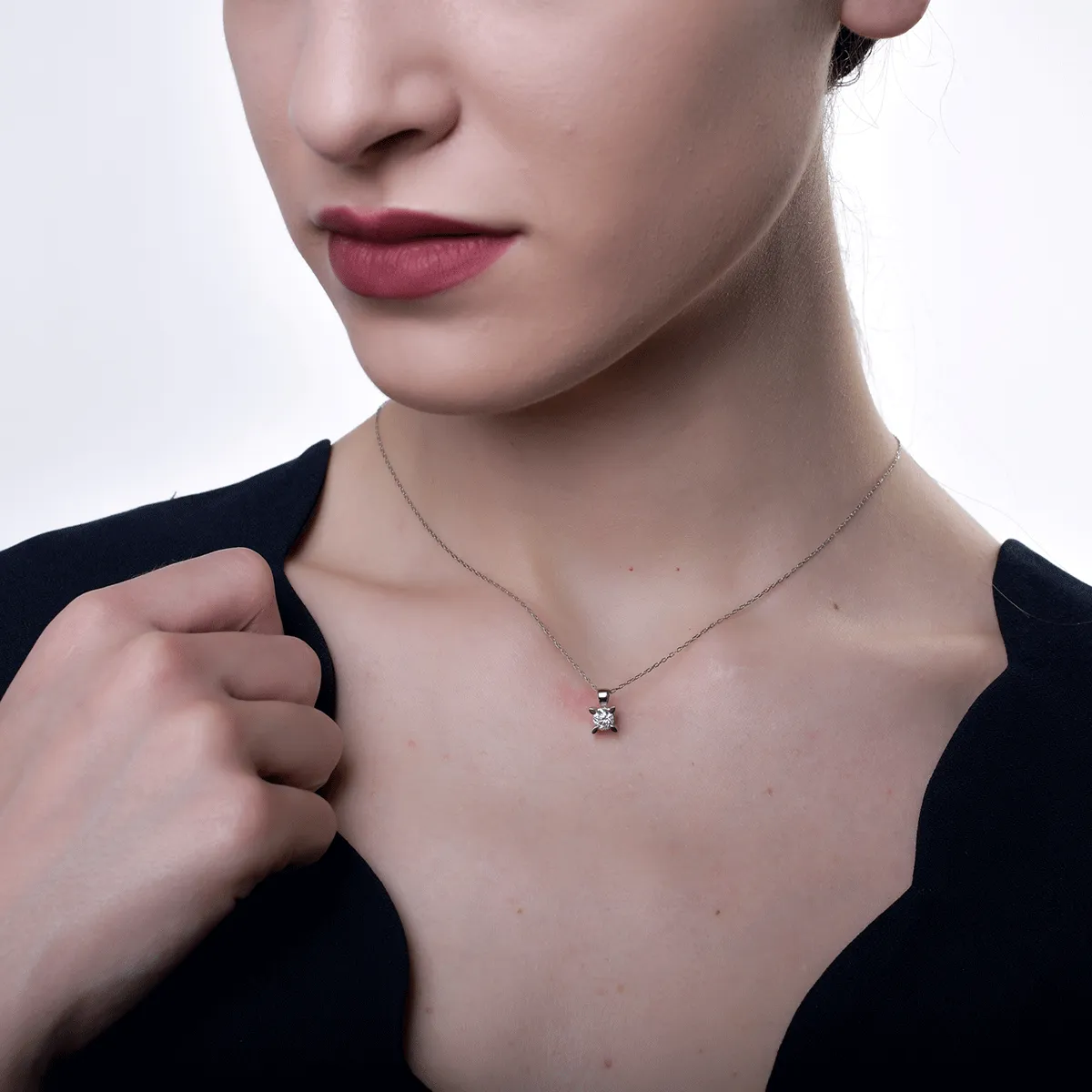 Lant cu pandantiv din aur alb de 18K cu diamant de 0.5ct