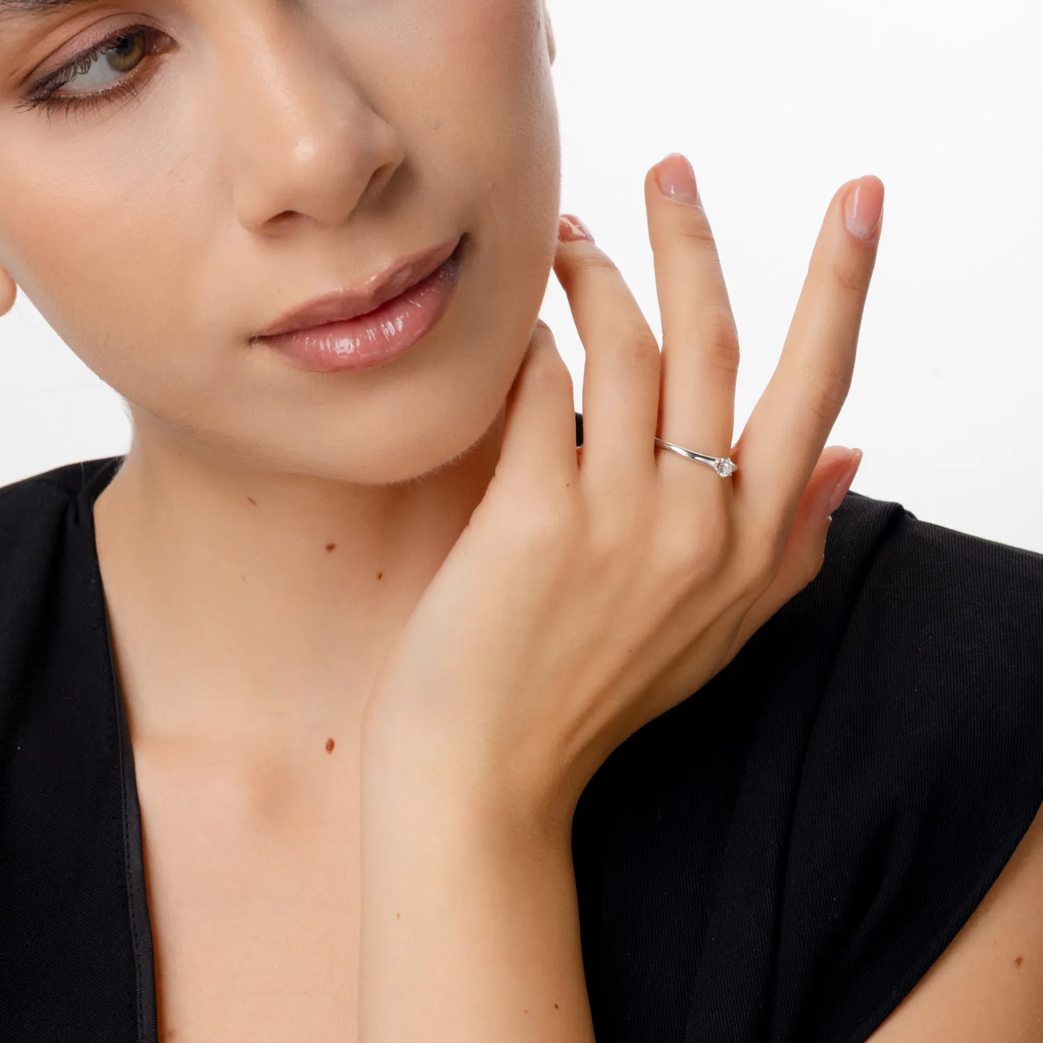 Platynowy pierścionek zaręczynowy z brylantem w pasjansie 0.264ct