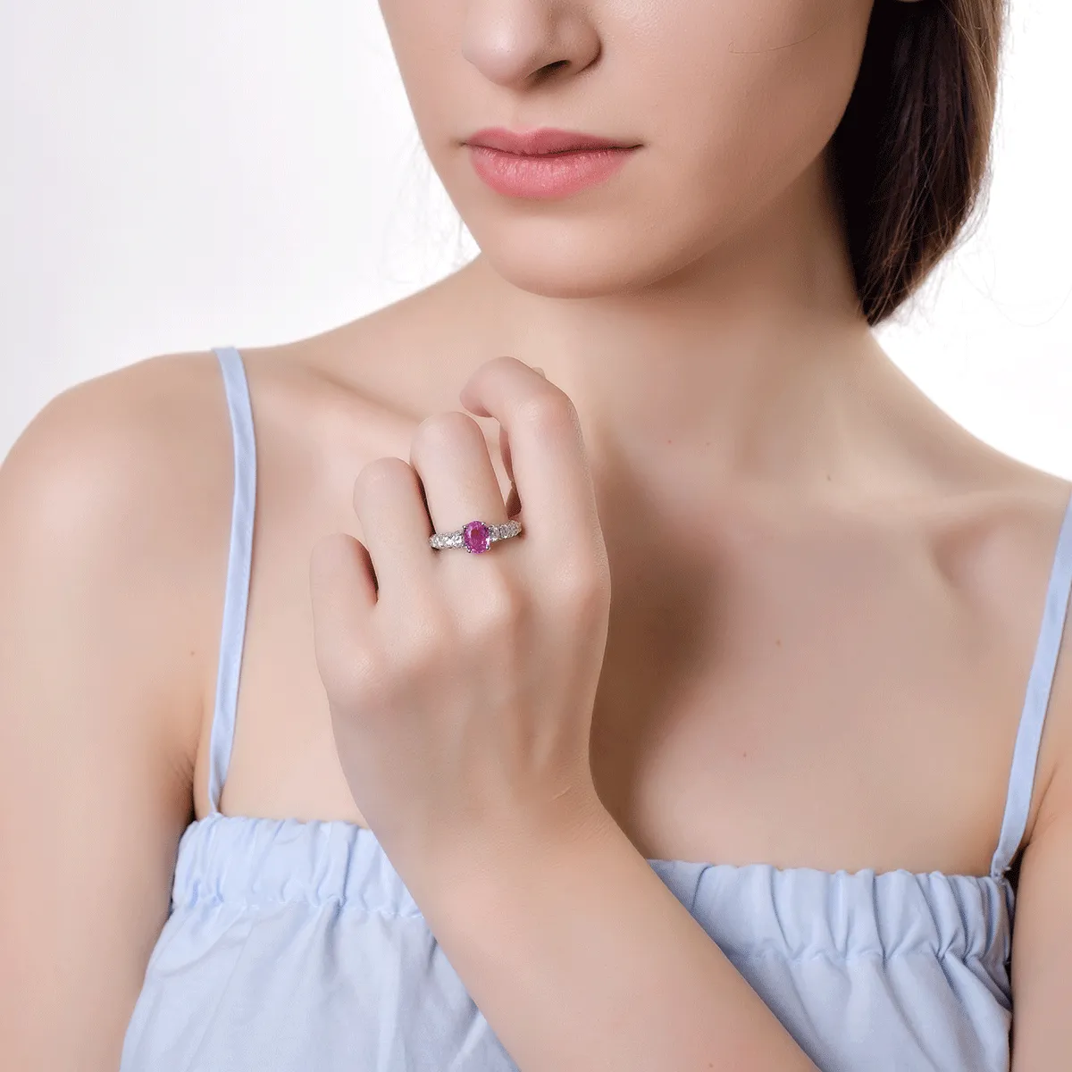 Inel din aur alb cu safir roz oval de 1.37ct si diamante de 1.22ct