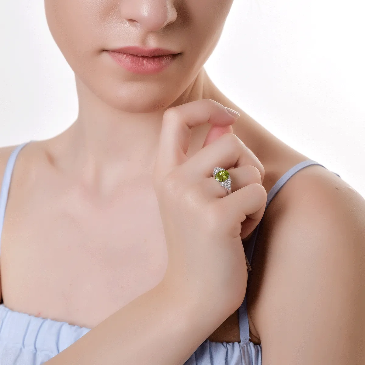Inel din aur alb de 18K cu peridot de 2.02ct si diamante de 0.45ct