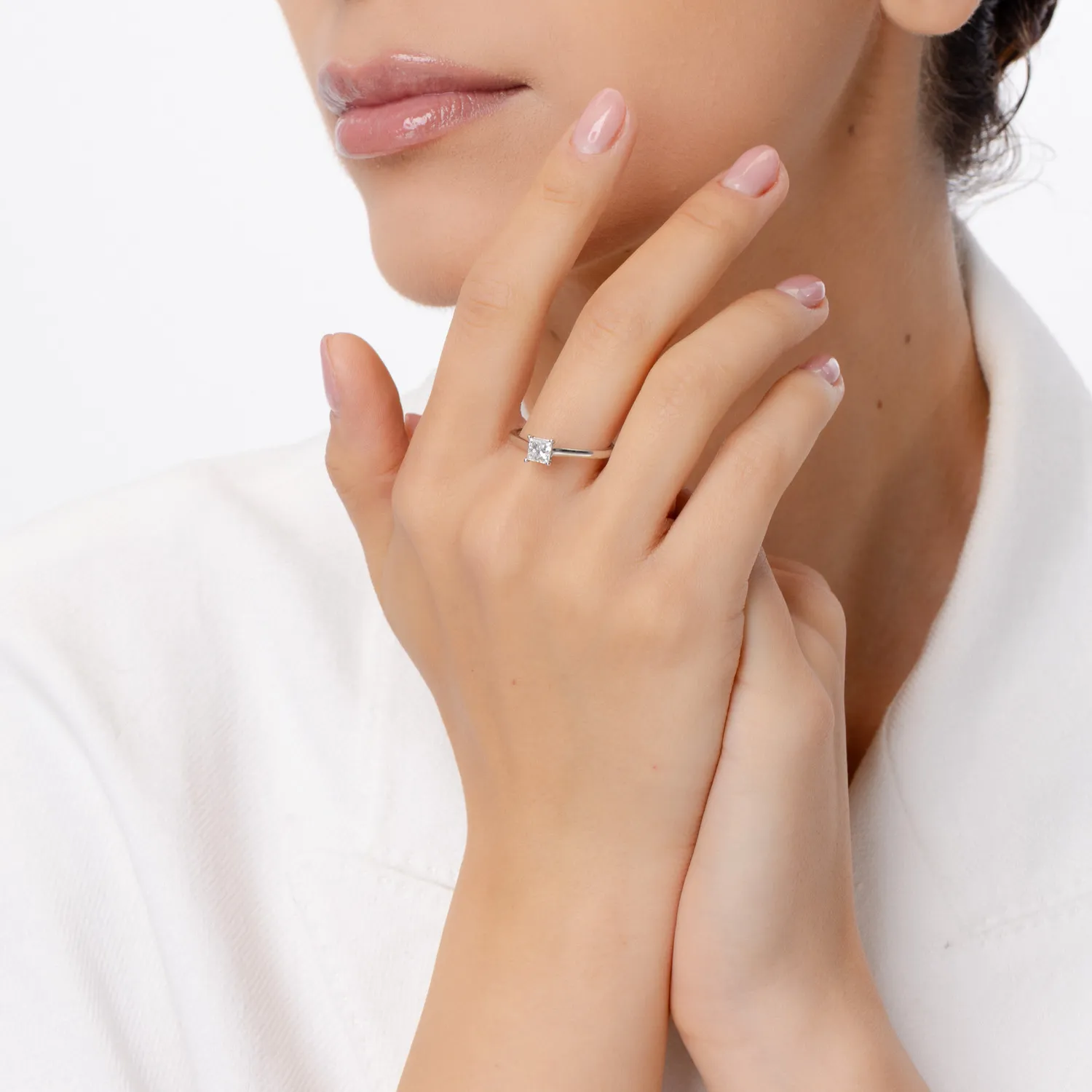 Inel de logodna din platina cu un diamant princess solitaire de 0.6ct