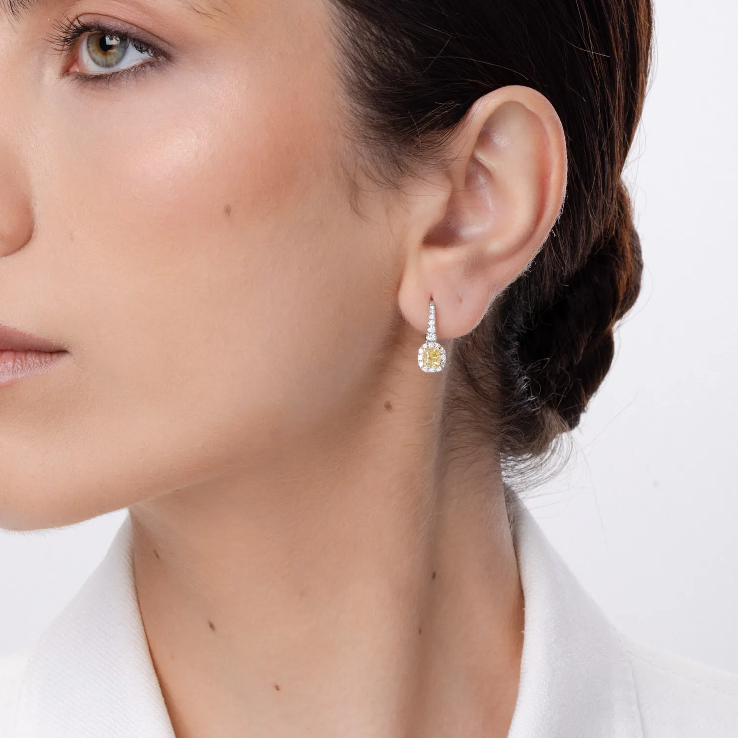 Cercei din aur alb cu diamante fancy-galbene radiant de 1.19ct si diamante incolore round de 0.52ct - imagine 3