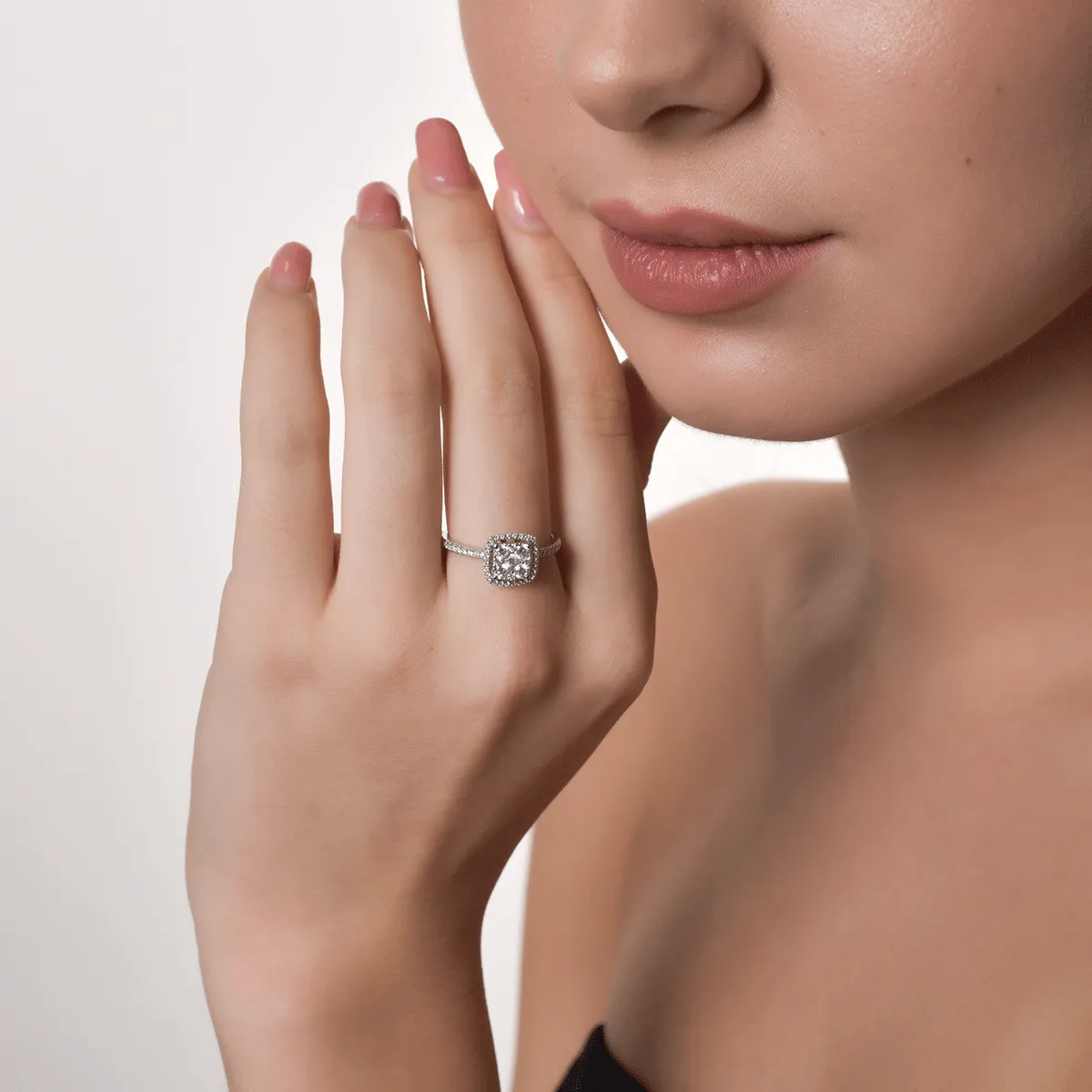 Inel din aur alb de 18K cu diamante de 0.592ct
