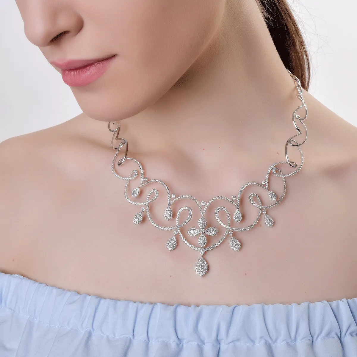 18K white gold necklace with diamonds of 8.78ct