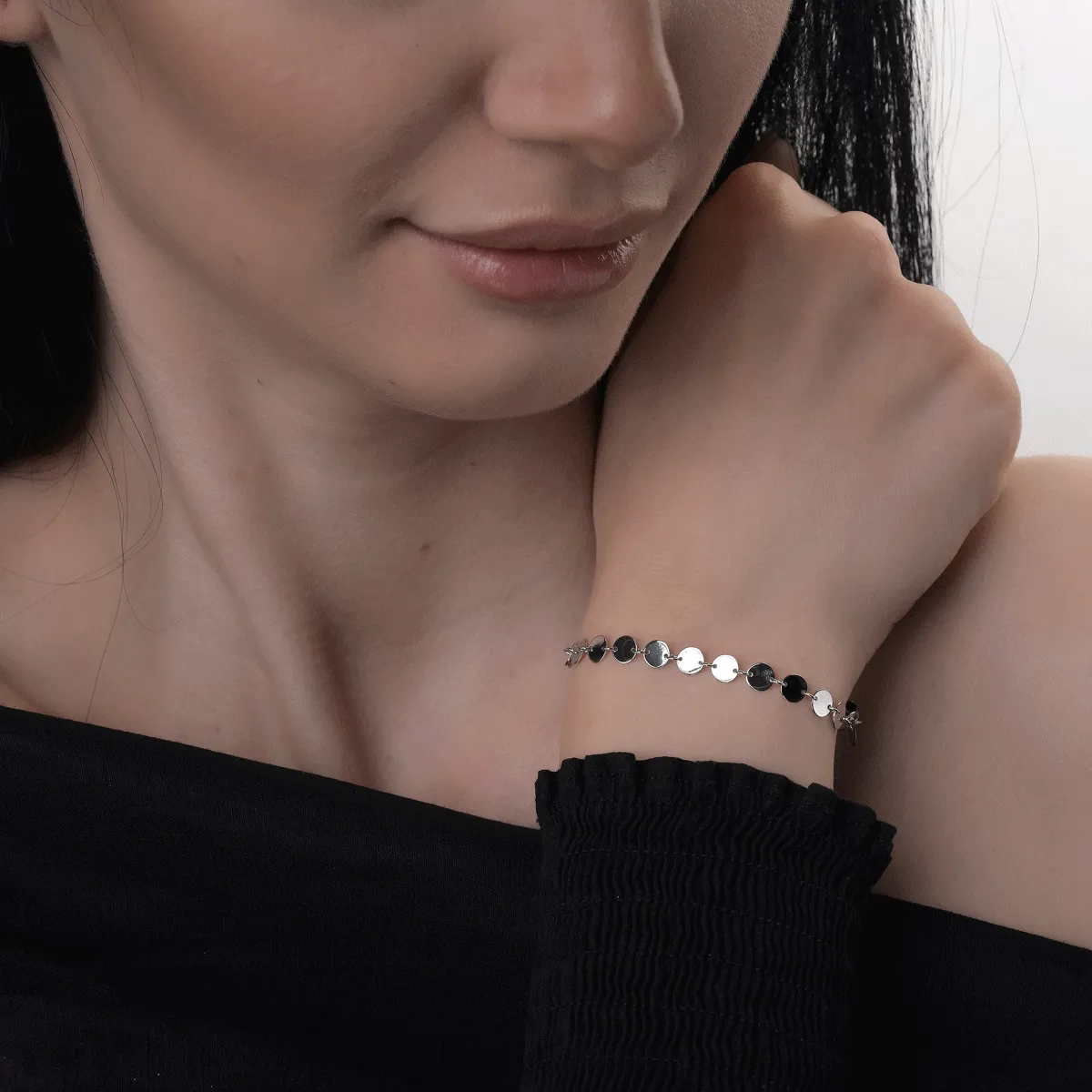 Bratara cu snur negru din aur alb de 14K