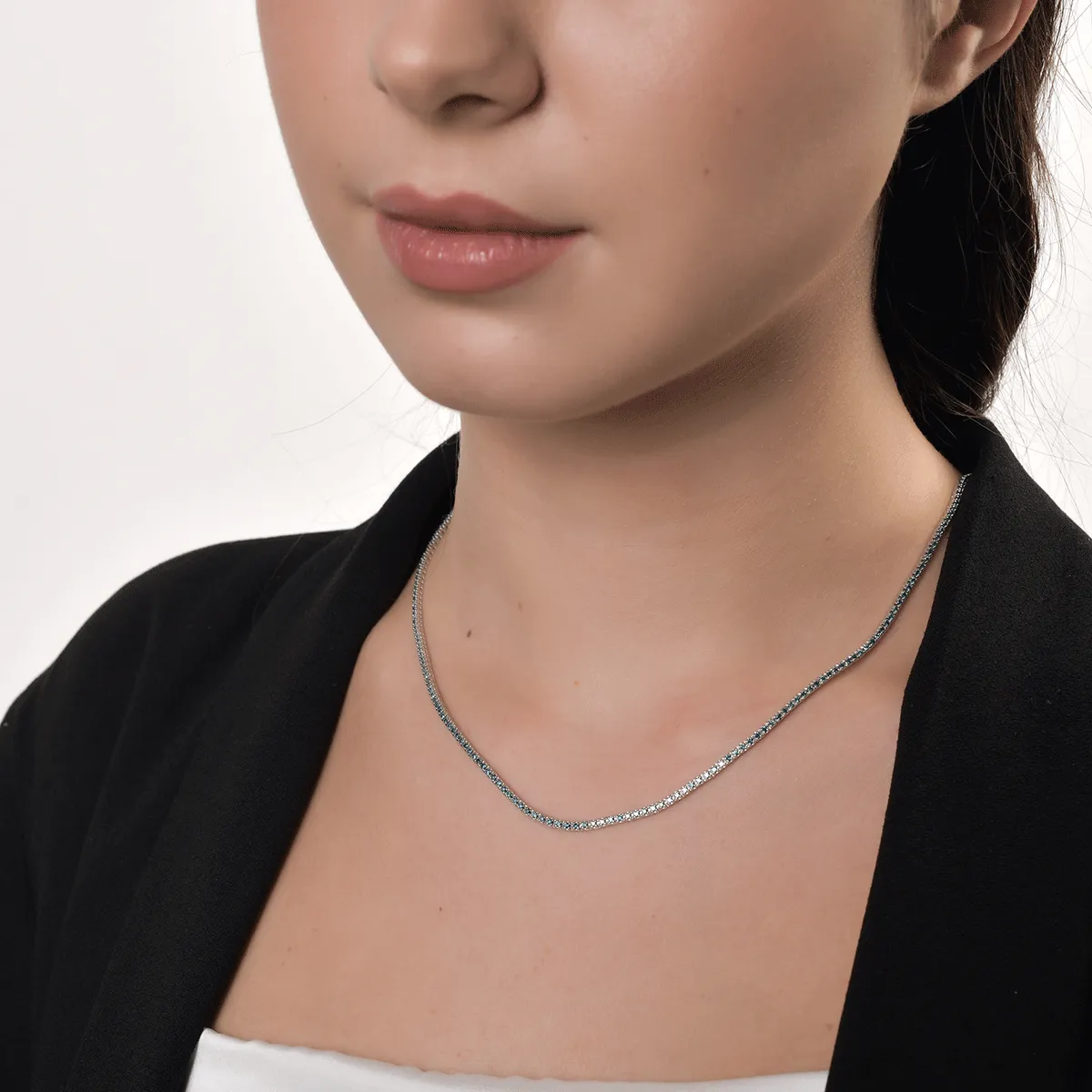 18K fehérarany tenisz nyaklánc 4.35ct kék gyémántokkal