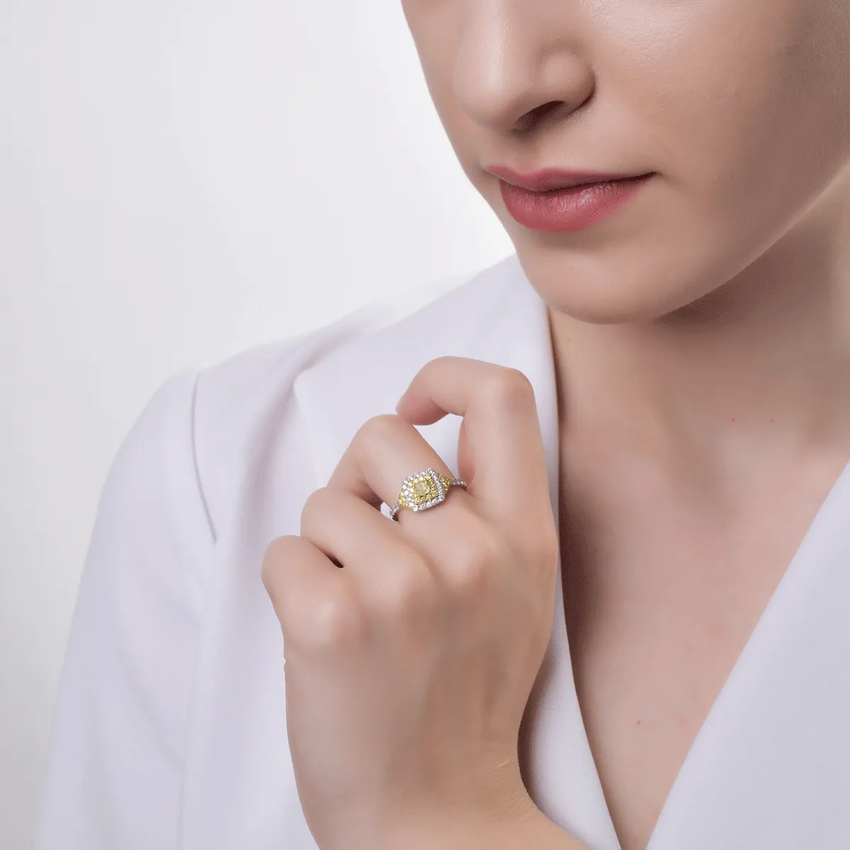 Inel din aur alb-galben cu diamante transparente de 0.39ct si diamante galbene de 0.54ct