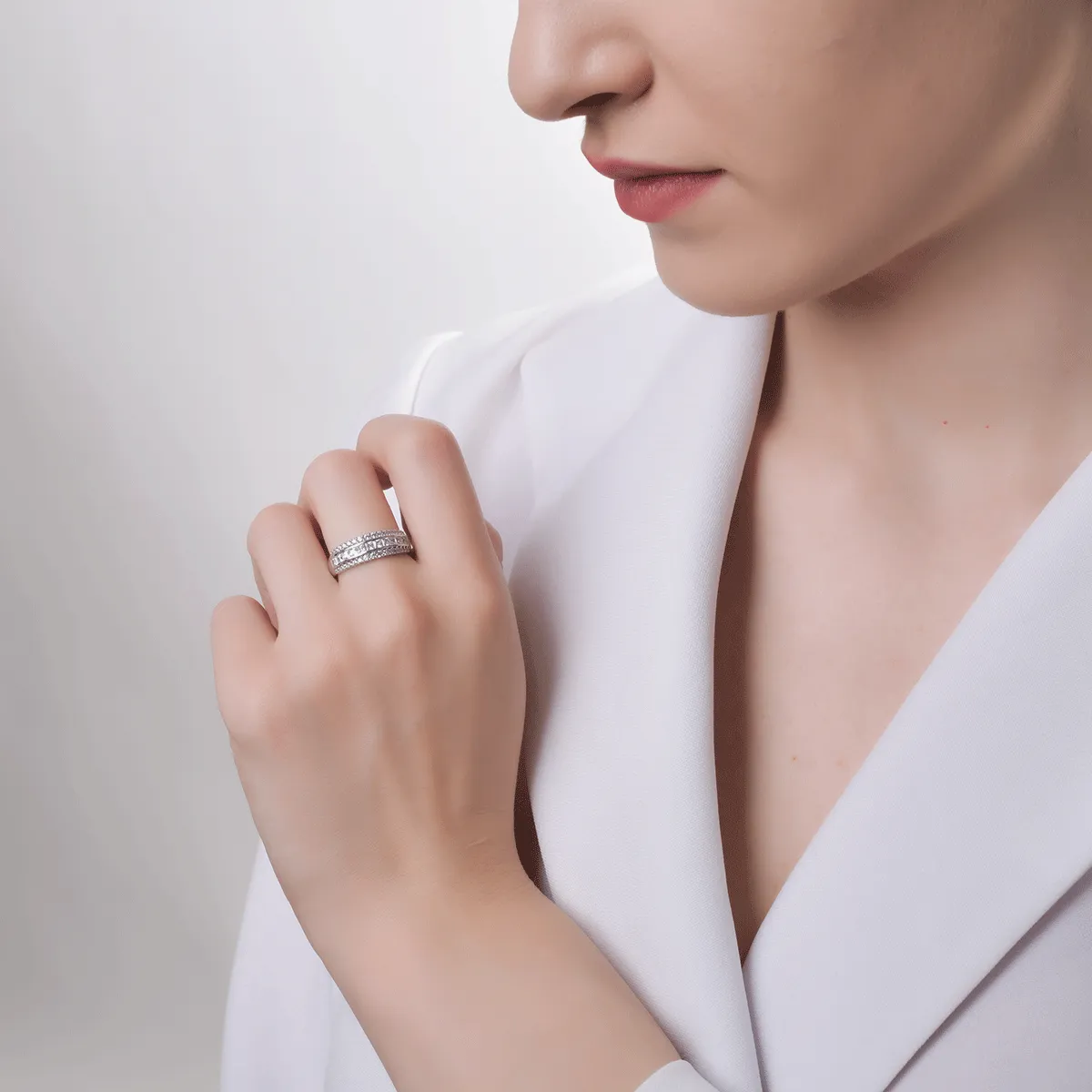 Pierścionek z białego 14K złota