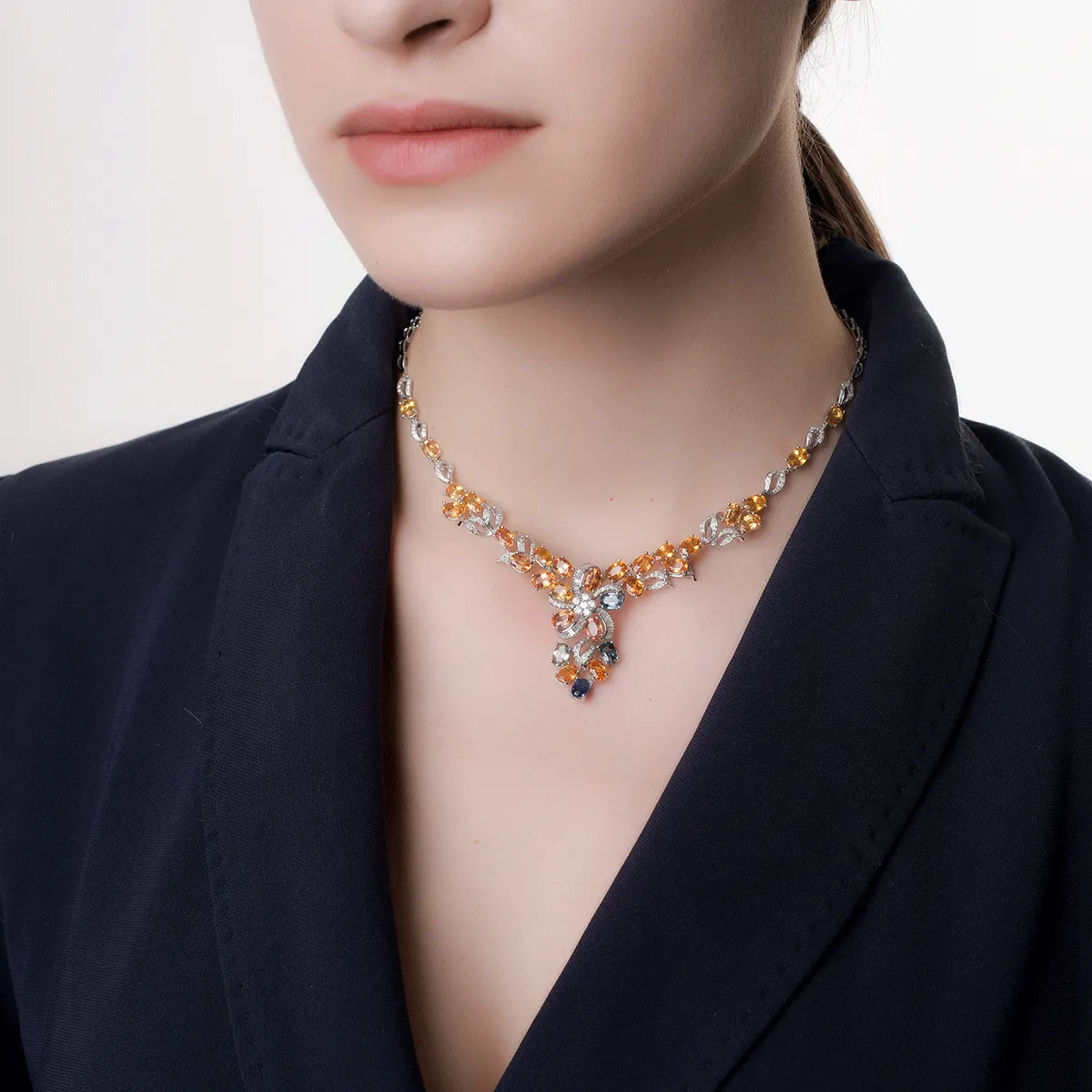 Colier din aur alb de 14K cu safire multicolore de 20.72ct si diamante de 1.236ct