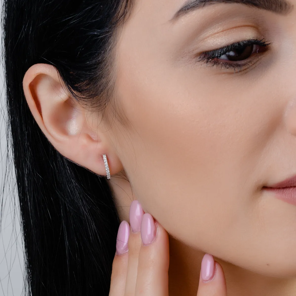 Cercei din aur alb de 18K cu diamante de 0.09ct