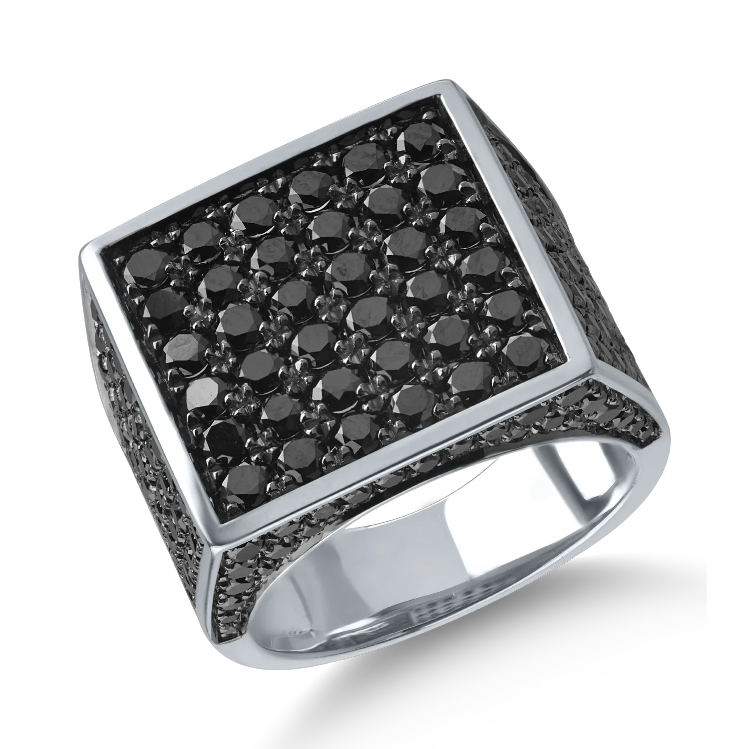 White gold ring with 3ct black diamonds