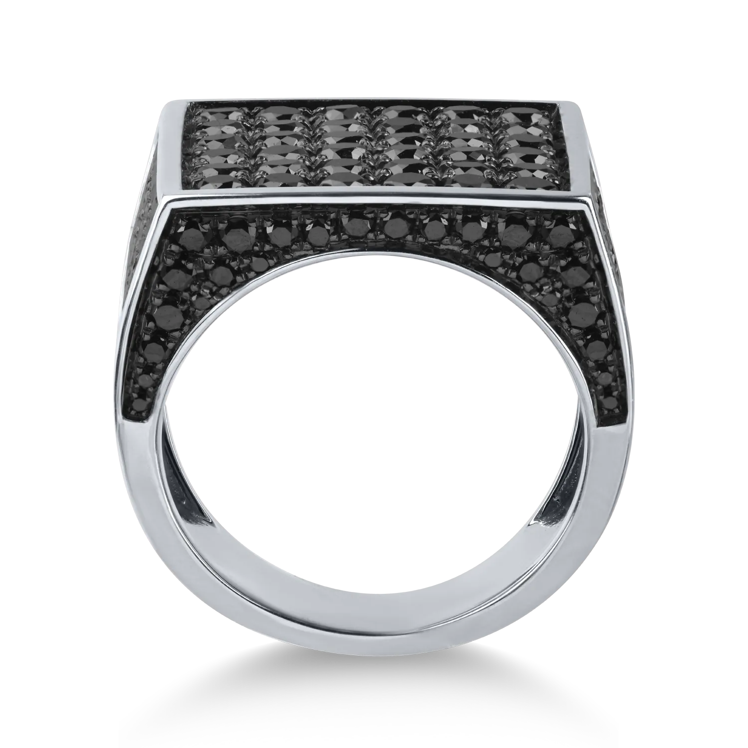 White gold ring with 3ct black diamonds