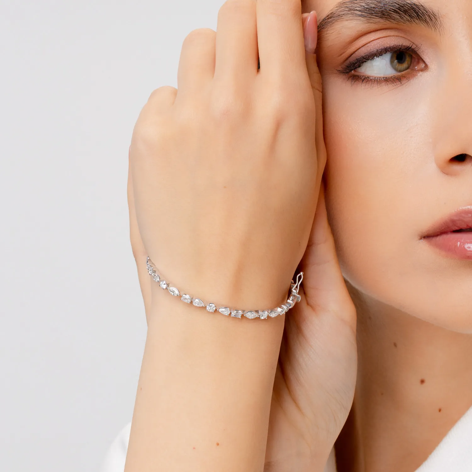 Bransoletka z 18K białego złota z 2.10ct diamentami