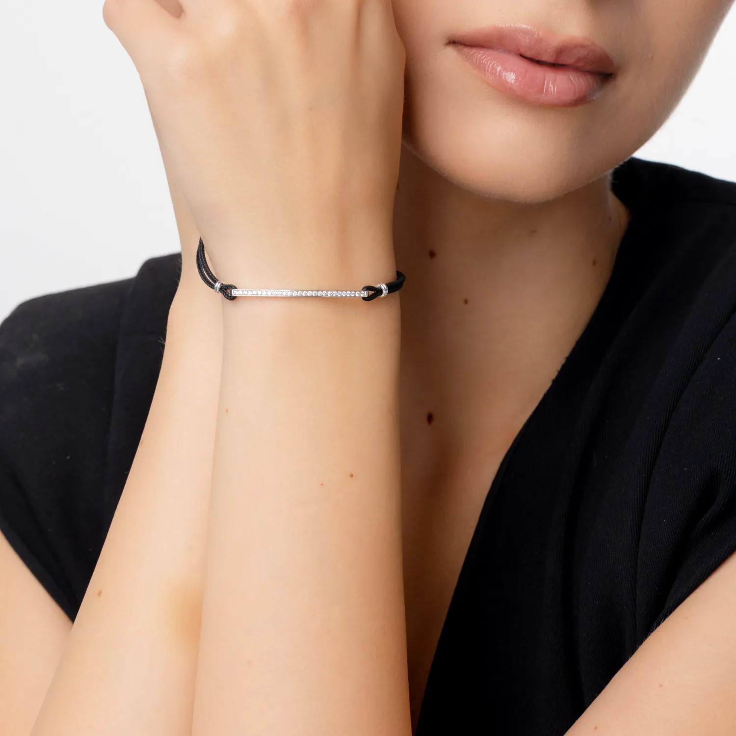 Bransoletka z 18K białego złota z diamentami o masie 0.26ct