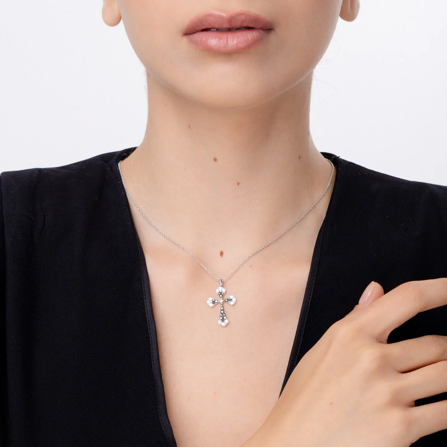 Lant cu pandantiv cruce din aur alb cu diamante transparente de 0.42ct si diamante negre de 0.45ct - imagine 4