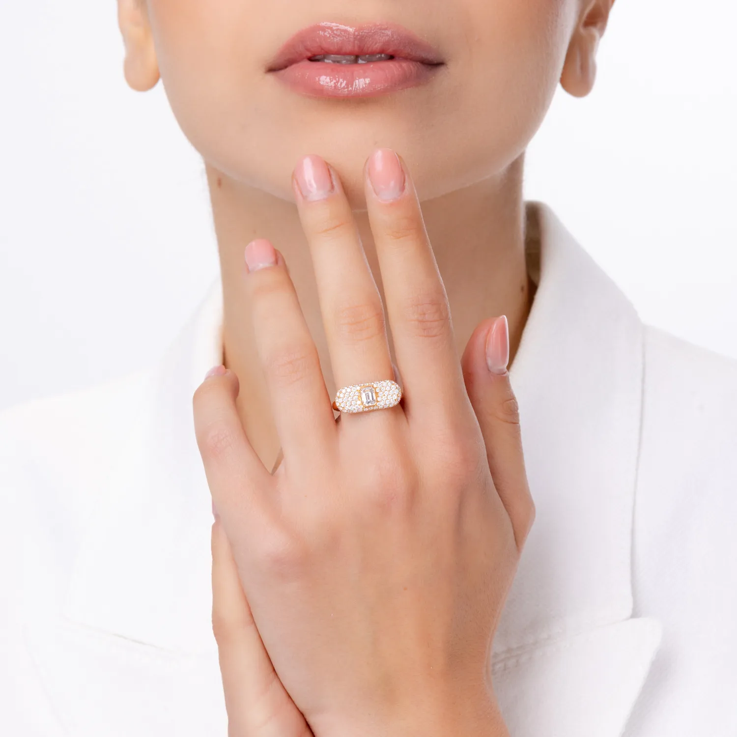 Pierścionek z 18K różowego złota z diamentem o masie 0.51ct i brylantami o masie 0.96ct